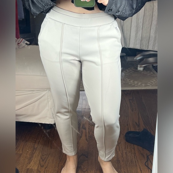 Athleta Pants Womens Beige Venice Pintuck Tapered Commute Travel Office Sz XS - Picture 9 of 10